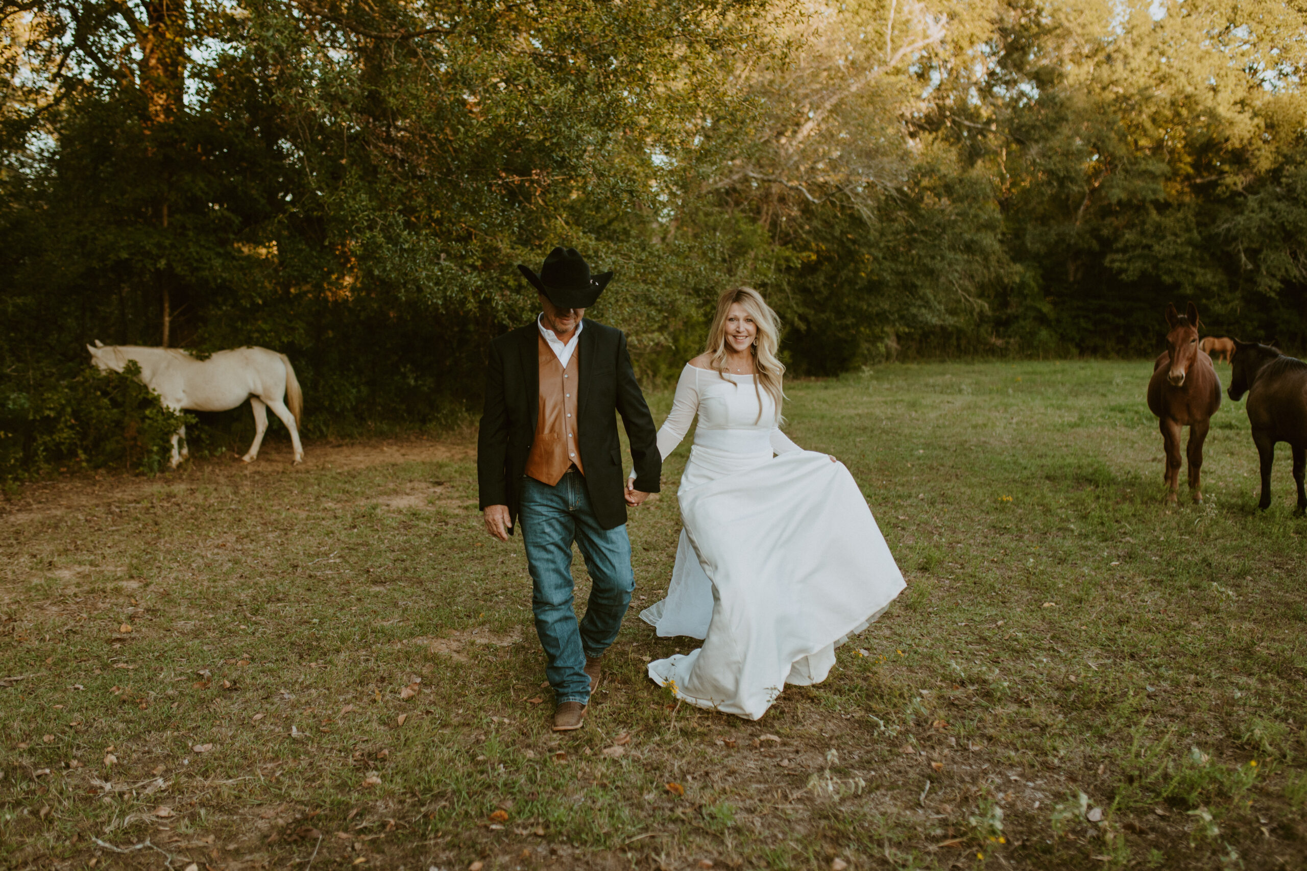 Intimate backyard wedding in East Texas by Sullivan Taylor